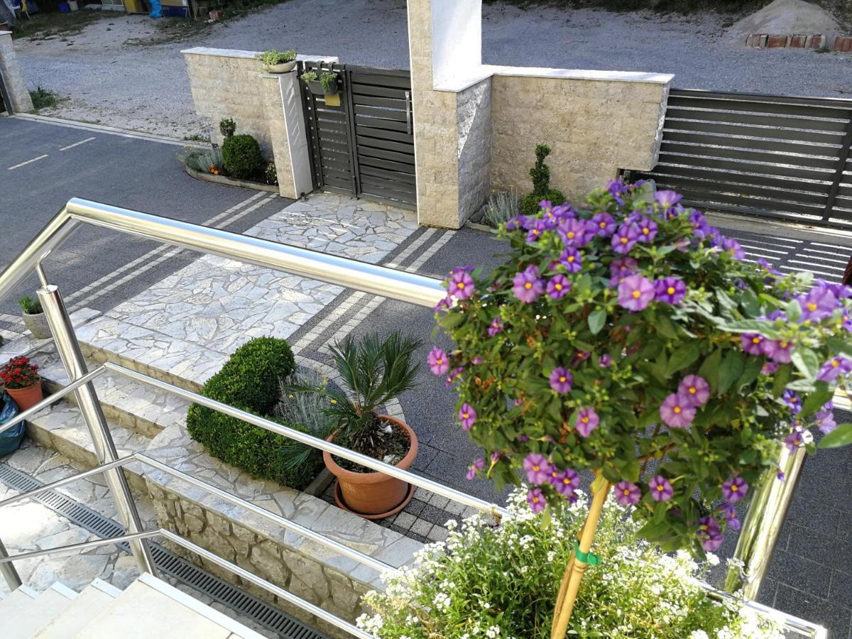 Apartmani Ban 오미살즈 외부 사진